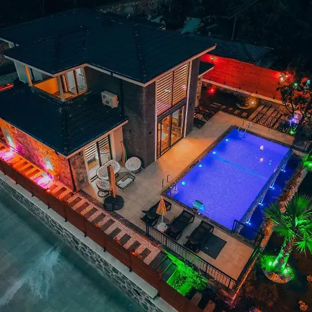 Kiana Villa *
