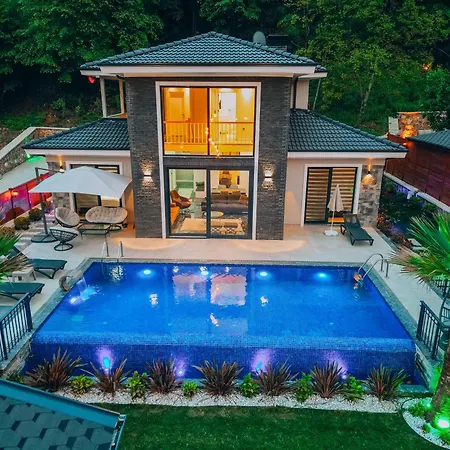 Kiana Villa *