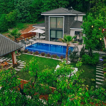Kiana Villa *